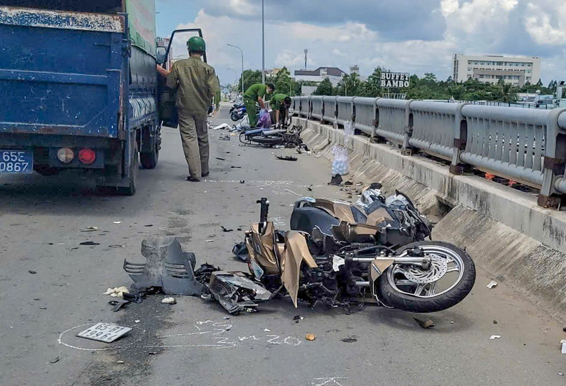 Hiện trường vụ tai nạn. (Ảnh: Thanh Liêm/TTXVN)