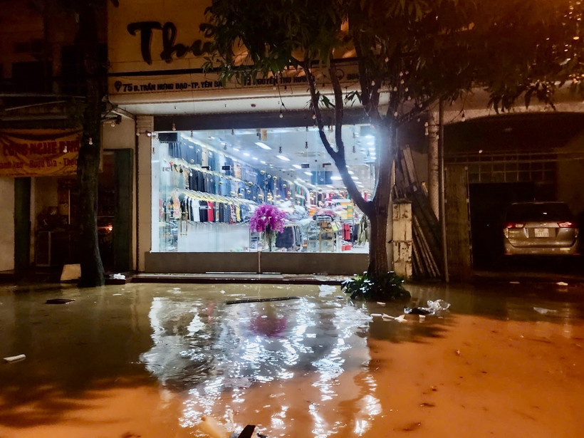 Theo thống kê chưa đầy đủ, có khoảng hơn 1000 nhà dân bị ngập úng tại phường Hồng Hà, tỉnh Yên Bái. (Ảnh: Tuấn Anh/TTXVN)