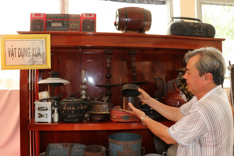 Những vật dụng xưa được lưu trữ tại nhà ông Cao Tấn Hiệu hầu hết có nguồn gốc do các thế hệ trước truyền lại. (Ảnh: Hữu Chí/TTXVN)