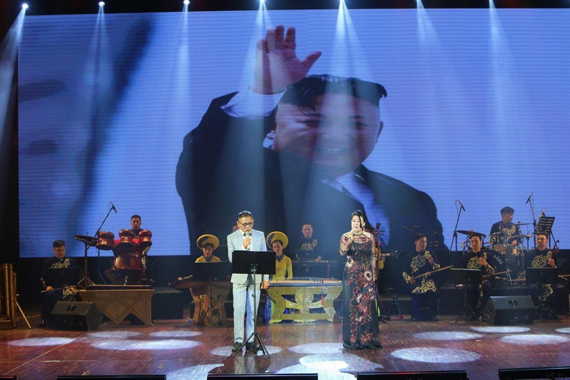 Tiết mục song ca Bài hát Triều Tiên "Mong muốn cháy bỏng," trong buổi tổng duyệt chương trình nghệ thuật ca ngợi tình hữu nghị Việt Nam-Triều Tiên trong năm 2019. (Ảnh: Thành Đạt/TTXVN)