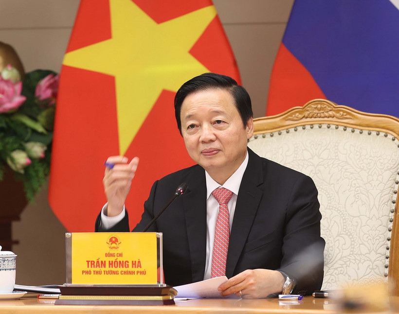 Phó Thủ tướng Trần Hồng Hà điện đàm với Phó Thủ tướng Nga Dmitry Nikolayevich Chernyshenko. (Ảnh: An Đăng/TTXVN)