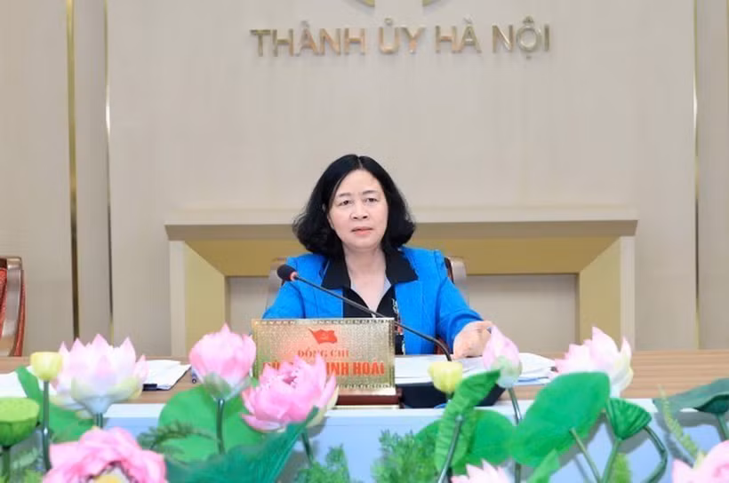 Bà Bùi Thị Minh Hoài, Ủy viên Bộ Chính trị, Bí thư Thành ủy, Trưởng đoàn Đại biểu Quốc hội thành phố Hà Nội chủ trì họp Ban Thường vụ Thành ủy. (Ảnh: TTXVN phát)