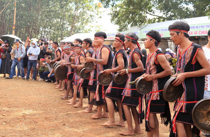 Múa cồng chiêng tại Liên hoan Văn hóa Cồng Chiêng Ia Grai 2023. (Ảnh: Quang Thái/ TTXVN)