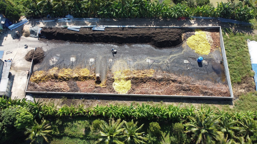 Cơ sở tiếp nhận chất thải từ hoạt động chế biến nông sản, trong đó có vỏ xoài là chất thải công nghiệp thông thường. (Ảnh: Nhựt An/TTXVN)