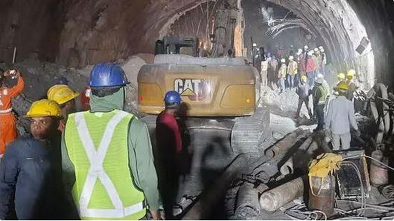 Một phần của đường hầm bị sập vào sáng 12/11, tại bang Uttarakhand, miền Bắc Ấn Độ. (Nguồn: hindustantimes) 