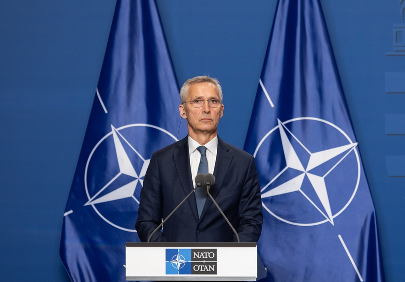 Tổng thư ký NATO Jens Stoltenberg tại một cuộc họp báo ở Budapest, Hungary. (Ảnh: THX/TTXVN)