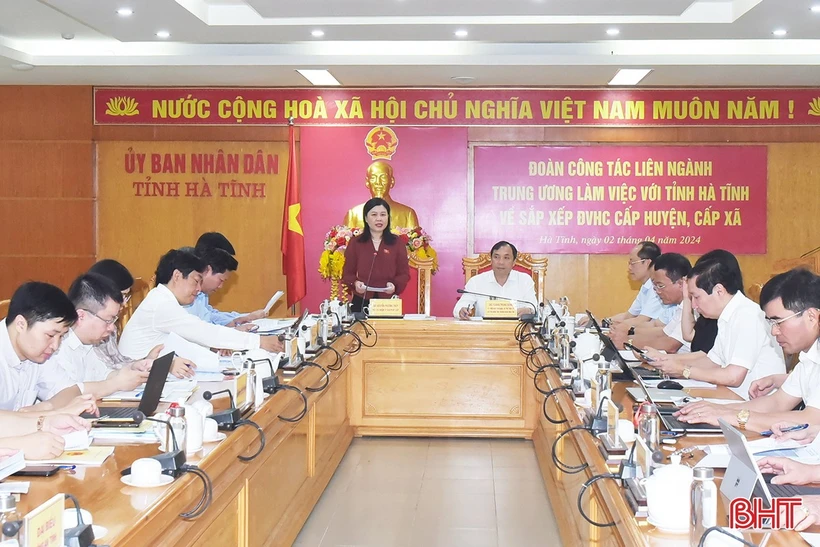 Hội nghị toàn tỉnh (theo hình thức trực tuyến 3 cấp) để quán triệt các văn bản của Trung ương về sắp xếp đơn vị hành chính đến từng đơn vị hành chính cấp xã. (Nguồn: báo Hà Tĩnh)