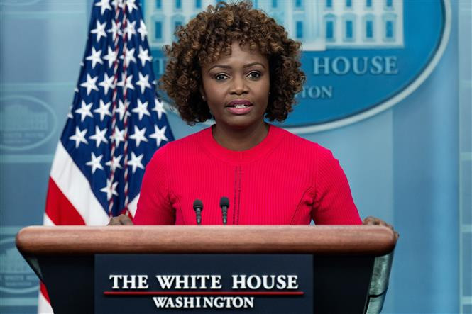 Thư ký báo chí Nhà Trắng Karine Jean-Pierre tại một cuộc họp báo ở Washington, DC. (Ảnh: AFP/TTXVN)