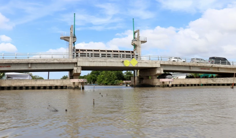 Cống thủy lợi tuyến đê biển An Biên-An Minh tại xã Thuận Hòa và An Minh, tỉnh Kiên Giang, ngăn mặn, giữ ngọt, điều tiết nguồn nước phục vụ sản xuất. (Ảnh: Lê Huy Hải/TTXVN)