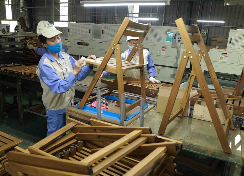 Sản phẩm đồ gỗ nội, ngoại thất của Công ty được xuất khẩu sang thị trường Mỹ, Canada, Châu Âu, Nga và Nhật Bản. (Ảnh: Vũ Sinh/TTXVN)