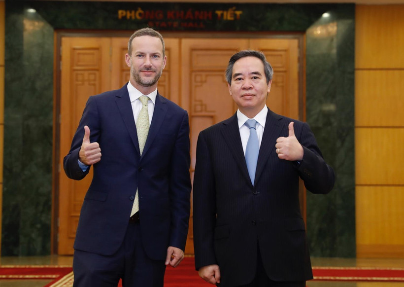 Trưởng Ban Kinh tế Trung ương Nguyễn Văn Bình tiếp Tổng Giám đốc Cơ quan Phát triển tài chính quốc tế Hoa Kỳ Adam Boehler. (Ảnh: Dương Giang/TTXVN)