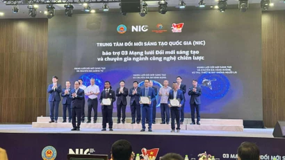 Lễ công bố thành lập ba Mạng lưới đổi mới sáng tạo và chuyên gia ngành công nghệ chiến lược mới: Lượng tử (VNQuantum), An ninh mạng (ViSecurity) và Hàng không, vũ trụ, thiết bị bay không người lái (UAV Việt Nam). (Ảnh: Vietnam+)