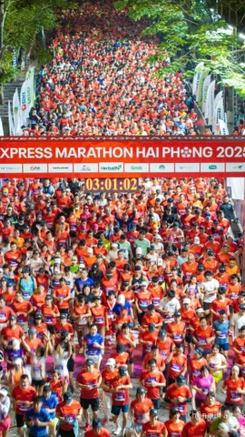 Gần 14 ngàn Vận động viên từ vạch xuất phát.( Ảnh: PV/Vietnam+)