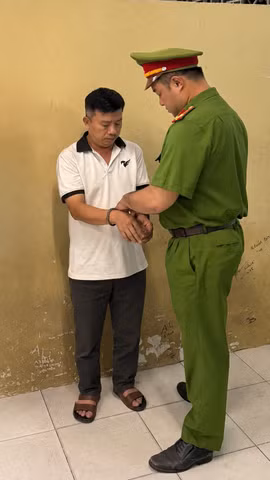 Cơ quan Cảnh sát điều tra Công an Thành phố (Phòng Cảnh sát hình sự) vừa ra quyết định khởi tố vụ án, khởi tố bị can và bắt tạm giam đối với Ngô Anh Tuấn. (Ảnh: CA Thành phố Hồ Chí Minh cung cấp)