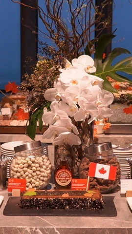 Trải nghiệm buffet trên tầng mây: Giao thoa ẩm thực Việt - Canada