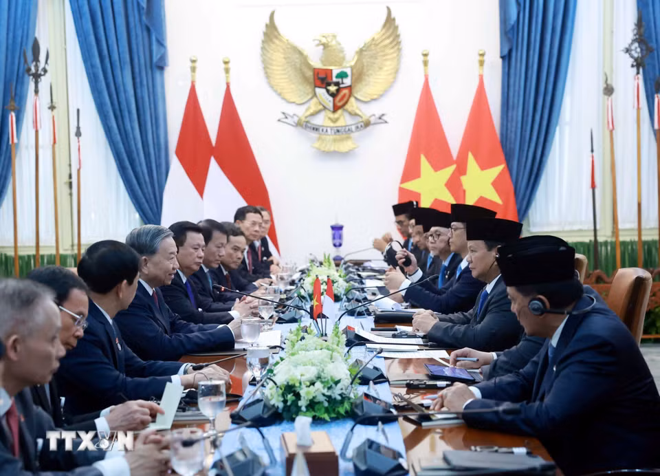 Tổng Bí thư Tô Lâm và Tổng thống Cộng hòa Indonesia, Chủ tịch Đảng Phong trào Indonesia vĩ đại (Gerindra) Prabowo Subianto hội đàm. (Ảnh: Thống Nhất/TTXVN)