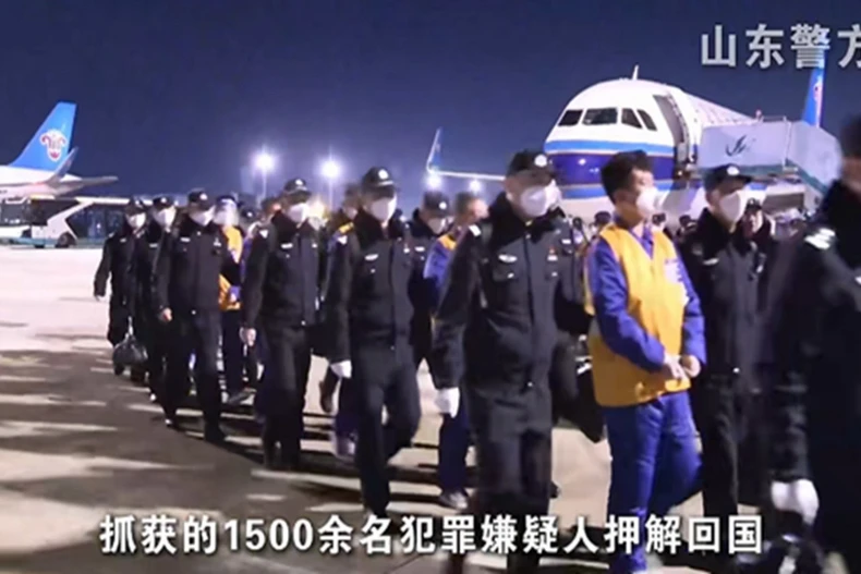 Công an Trung Quốc dẫn độ hơn 1.500 nghi phạm lừa đảo từ Myanmar về nước. (Ảnh: globaltimes)