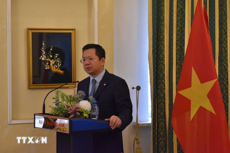 Đại sứ Việt Nam tại Ba Lan Hà Hoàng Hải phát biểu. (Ảnh TTXVN phát)