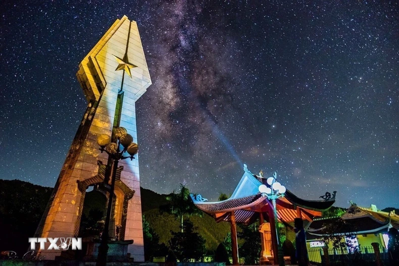 Đồn biên phòng 209 năm xưa - Đài tưởng niệm các anh hùng liệt sỹ Pò Hèn hiện nay, trở thành khu di tích lịch sử cấp tỉnh, là một trong những địa chỉ đỏ trong việc giáo dục truyền thống đấu tranh, bảo vệ chủ quyền biên giới Tổ quốc cho thế hệ trẻ tỉnh Quảng Ninh. (Ảnh: Trung Nguyên/TTXVN)