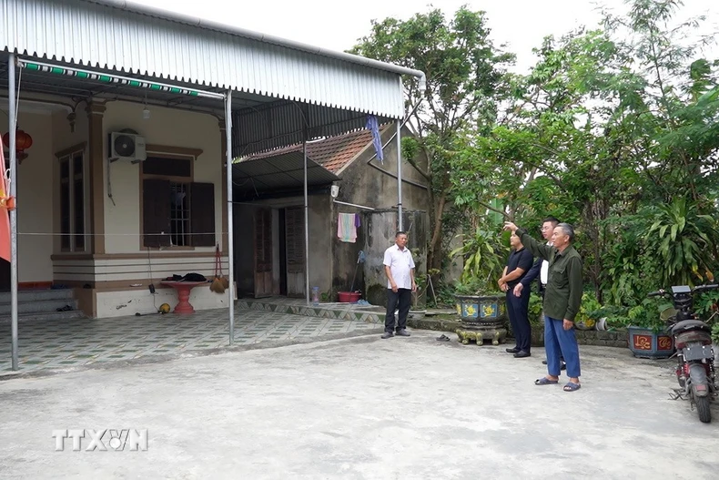 Hộ gia đình ông Tôn Đức Thụy, thôn Đoài Duyệt (xã Can Lộc) sẵn sàng di dời để thực hiện Dự án đường sắt tốc độ cao trên trục Bắc - Nam. (Ảnh: Hữu Quyết/TTXVN)