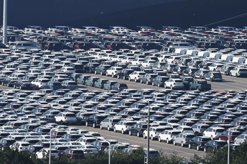 Xe ôtô xuất khẩu tại cảng Pyeongtaek, tỉnh Gyeonggi ngày 1/11. (Nguồn: Yonhap)