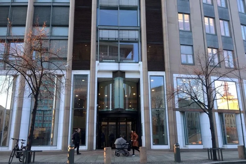 Bên ngoài Bộ Dầu khí và Năng lượng Na Uy tại Oslo, Na Uy. (Ảnh: Reuters)