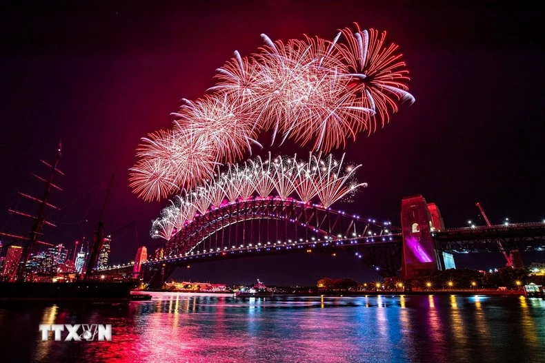Màn pháo hoa chào đón Năm mới tại Sydney, Australia ngày 1/1/2022. (Ảnh: THX/TTXVN)