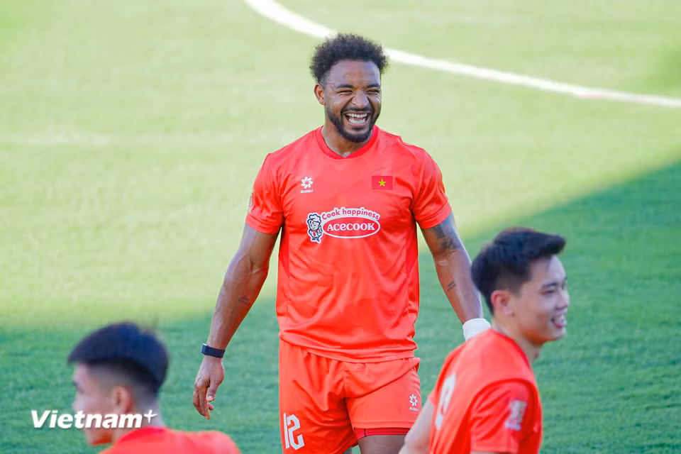 Tiền đạo Nguyễn Xuân Son (Rafaelson) hào hứng khi đội tuyển Việt Nam tiếp tục được bổ sung những cầu thủ nhập tịch chất lượng. (Ảnh: Việt Anh/Vietnam+)
