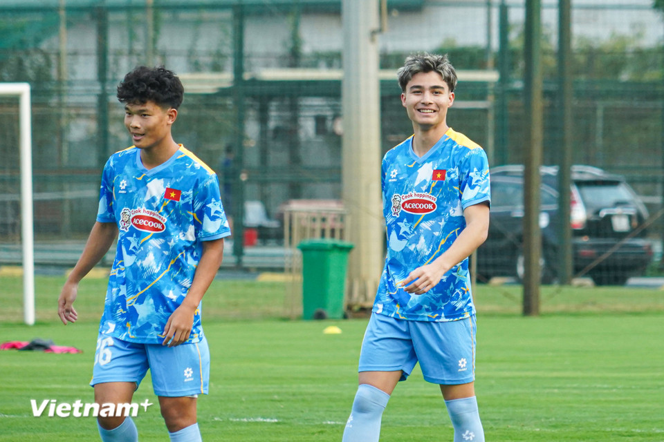 Tân binh cười tươi rói trong buổi tập cùng đội U23 Việt Nam. (Ảnh: Phương Thảo/Vietnam+)