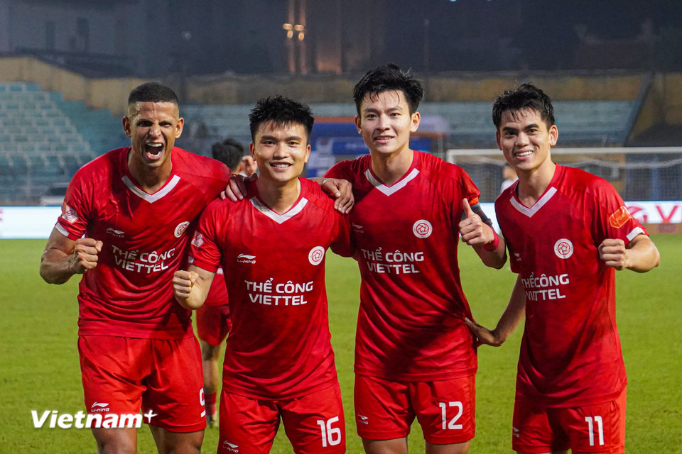 Tỷ số 1-0 được Thể Công-Viettel bảo toàn đến hết trận. Giành trọn 3 điểm tại Hàng Đẫy, đoàn quân của huấn luyện viên Popov tiếp tục xây chắc vị trí thứ 3 trên bảng xếp hạng. (Ảnh: Việt Anh/Vietnam+)