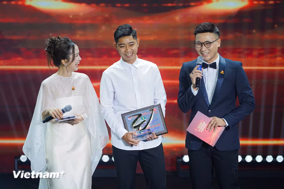 Danh hiệu Cầu thủ trẻ xuất sắc nhất Giải hạng Nhất Quốc gia 2025/26 thuộc về tiền đạo Nguyễn Hoàng Anh của câu lạc bộ Trẻ PVF-CAND. (Ảnh: Việt Anh/Vietnam+)