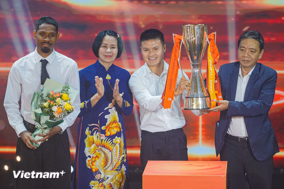 Câu lạc bộ Công an Hà Nội được vinh danh ở nhiều hạng mục tại lễ trao giải V-League Awards 2026, sau khi lên ngôi thuyết phục ở giải Vô địch Quốc gia 2025/26. (Ảnh: Việt Anh/Vietnam+)