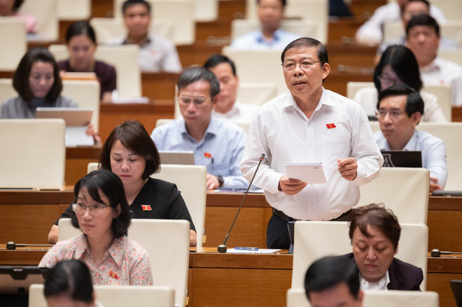 Đại biểu Nguyễn Thanh Sang bày tỏ sự không đồng tình với việc bỏ tội tử hình đối với tội tham ô tài sản và tội nhận hối lộ. (Ảnh: CTV/Vietnam+) z61-4038-nguyen-thanh-sang-tphcm.jpg