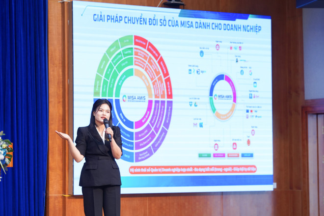 Bà Bùi Thị Trang, Giám đốc khối Kế toán-Dịch vụ, Công ty MISA chia sẻ MISA đã xây dựng hệ sinh thái chuyển đổi số toàn diện dành cho doanh nghiệp, hợp tác xã và hộ kinh doanh. (Ảnh: Vietnam+) bmt08338.jpg