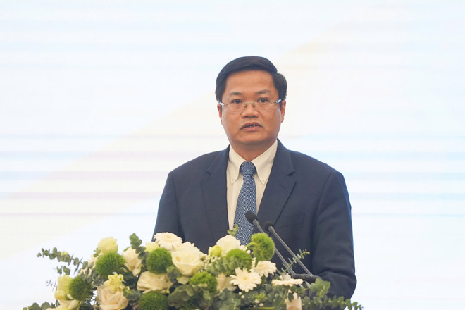 Náměstek ministra financí Nguyen Duc Tam zdůraznil, že fórum má obzvláště důležitý význam, je to příležitost k výměně vizí, sdílení zkušeností a co je důležitější, k potvrzení odhodlání Vietnamu klást inovace a podporovat strategická technologická odvětví do centra strategie socioekonomického rozvoje země. (Foto: Vietnam+) 3333.jpg