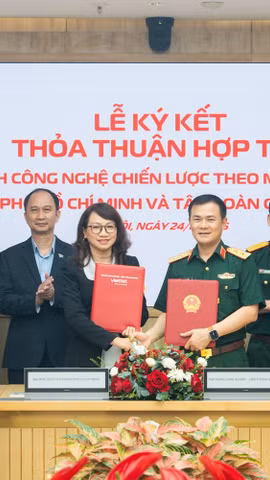 Tập đoàn Viettel và Đại học Quốc gia TP.HCM ký thỏa thuận triển khai chương trình hợp tác đào tạo nhân lực công nghệ chiến lược. (Ảnh: Viettel)