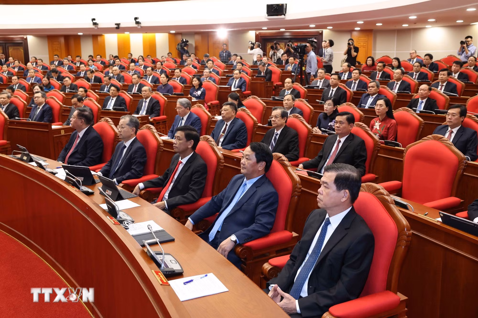 ttxvn_be-mac-hoi-nghi-lan-thu-tu-ban-chap-hanh-trung-uong-dang-khoa-xiv-9074058-22.jpg