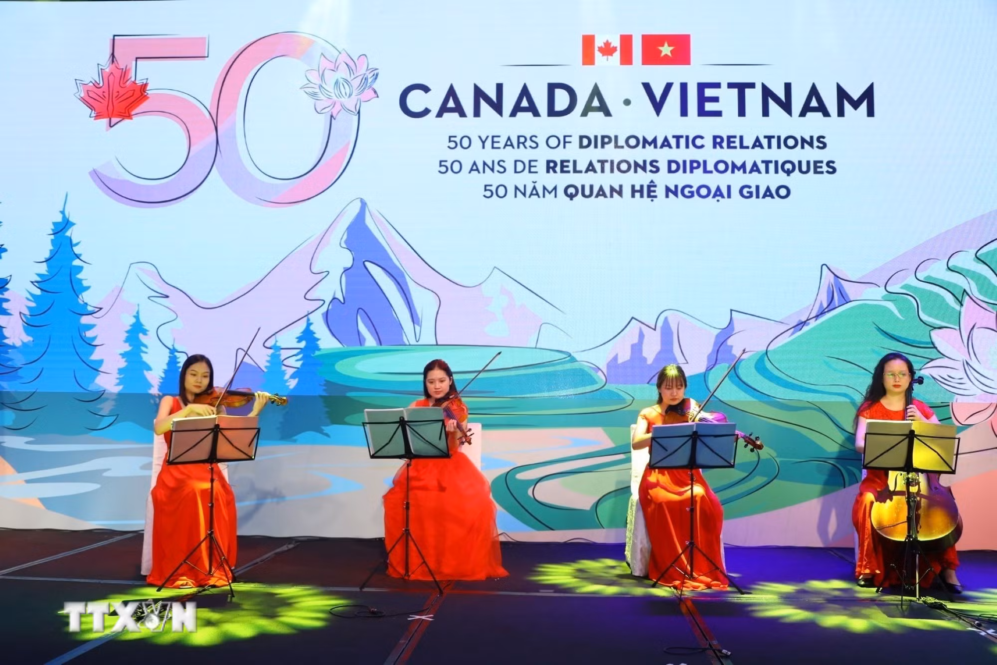 ttxvn-ky-niem-50-nam-quan-he-ngoai-giao-viet-nam-canada-6897440.jpg