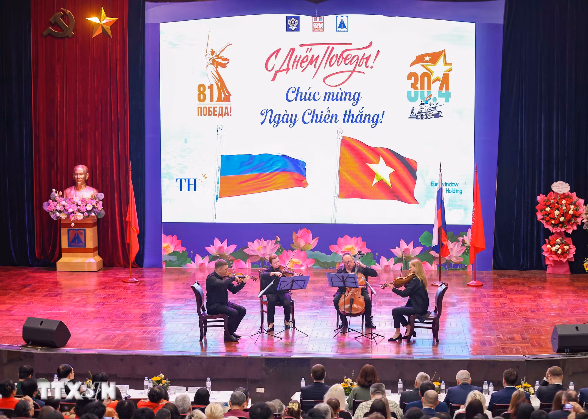 ttxvn-dieu-hanh-binh-doan-bat-tu-tuong-niem-tri-an-chien-si-viet-nam-va-lien-xo-8746309.jpg