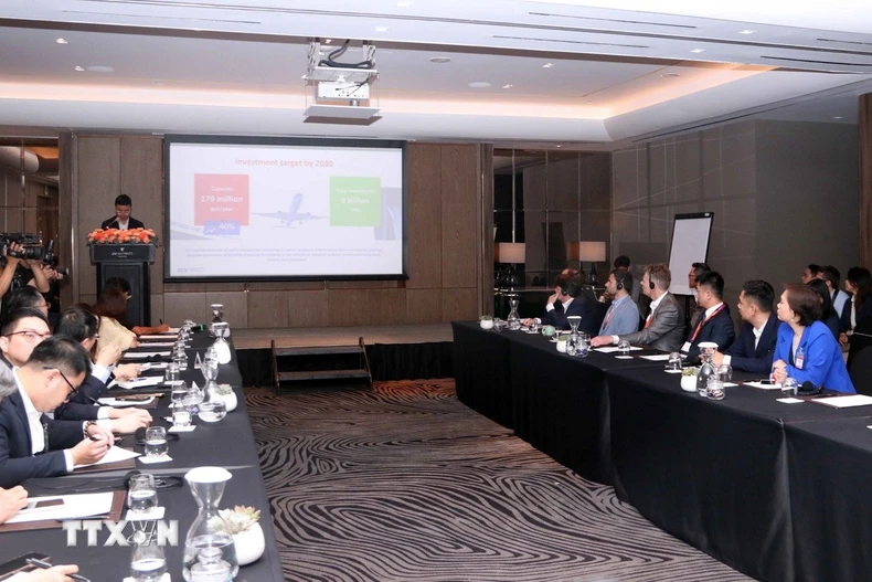 Quang cảnh phiên Hội thảo về hợp tác phát triển hàng không. (Ảnh: Xuân Khu/TTXVN)