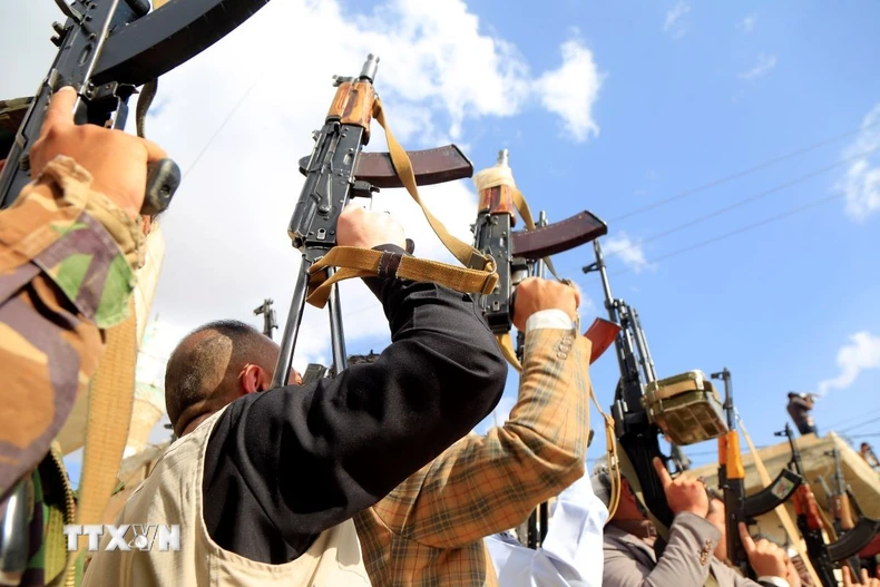 Các tay súng Houthi tại Sanaa, Yemen, ngày 11/3/2025. (Ảnh: THX/TTXVN)