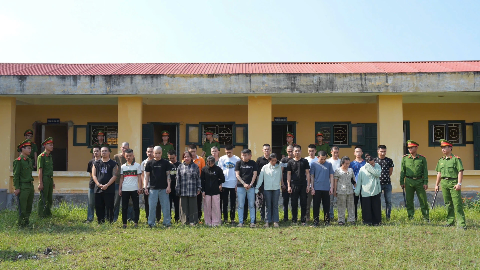 Bắt 61 đối tượng đường dây lừa đảo công nghệ cao có trụ sở tại Campuchia