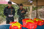 Lực lượng làm nhiệm vụ tại Hang Đá Sập (xã Hà Nha, thành phố Đà Nẵng) tìm thấy 5 hài cốt cùng nhiều vật dụng của các liệt sĩ. (Ảnh: Đoàn Cường - Thanh Phong/Vietnam+)