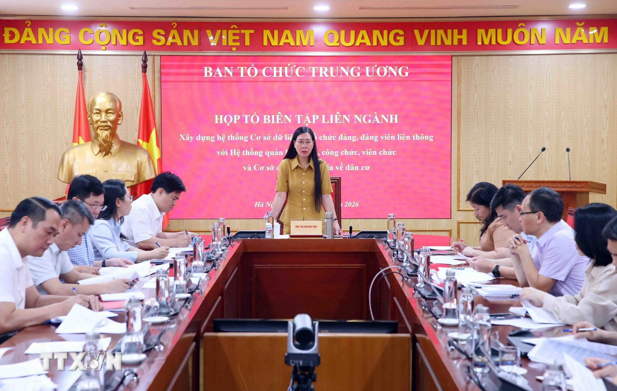 Xây dựng hệ thống cơ sở dữ liệu về tổ chức Đảng, đảng viên liên thông
