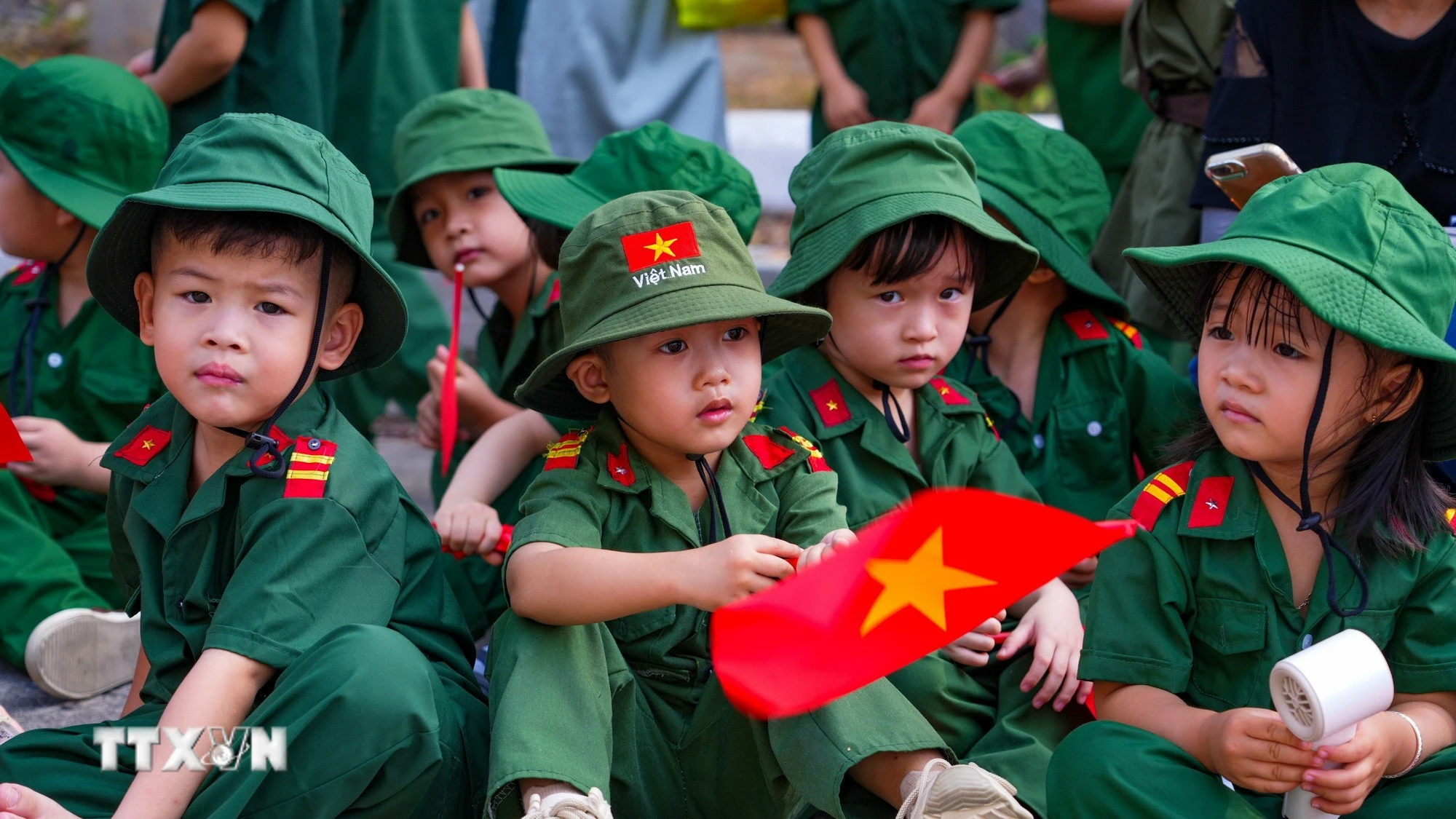 Hun đúc truyền thống cách mạng cho thế hệ măng non tại Hà Nội