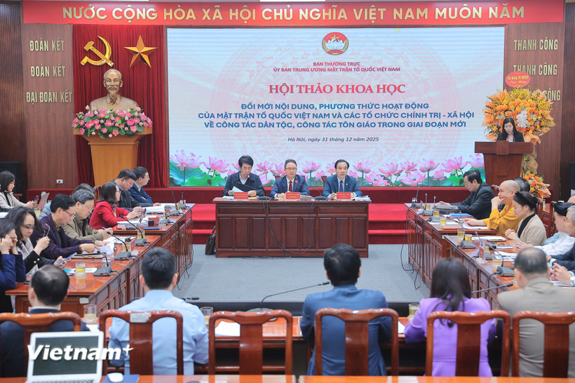 Hội thảo “Đổi mới nội dung, phương thức hoạt động của Mặt trận Tổ quốc Việt Nam, các tổ chức chính trị-xã hội trong công tác dân tộc, công tác tôn giáo trong giai đoạn mới.” (Ảnh: Hoài Nam/Vietnam+) 