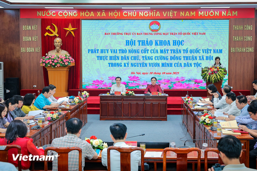 Hội thảo khoa học “Phát huy vai trò nòng cốt của Mặt trận Tổ quốc Việt Nam trong thực hiện dân chủ, tăng cường đồng thuận xã hội trong kỷ nguyên vươn mình của dân tộc.” (Ảnh: Hoài Nam/Vietnam+)