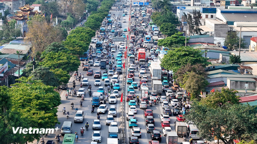 Một số tuyến đường ùn tắc kéo dài theo chiều từ nội đô đi các tỉnh, thành phố. (Ảnh: Hoài Nam/Vietnam+)