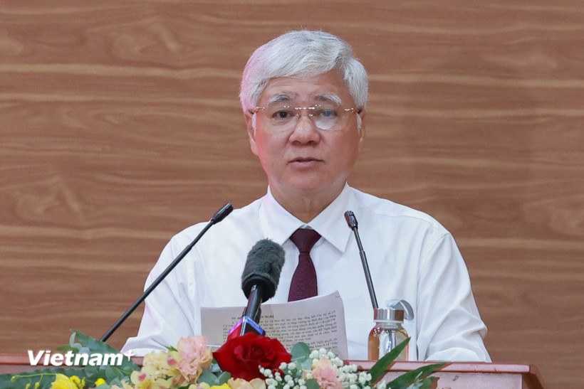 Ông Đỗ Văn Chiến, Ủy viên Bộ Chính trị, Bí thư Trung ương Đảng, Bí thư Đảng ủy Mặt trận Tổ quốc, các đoàn thể Trung ương, Chủ tịch Ủy ban Trung ương Mặt trận Tổ quốc Việt Nam trình bày báo cáo tại cuộc làm việc. (Ảnh: PV/Vietnam+)