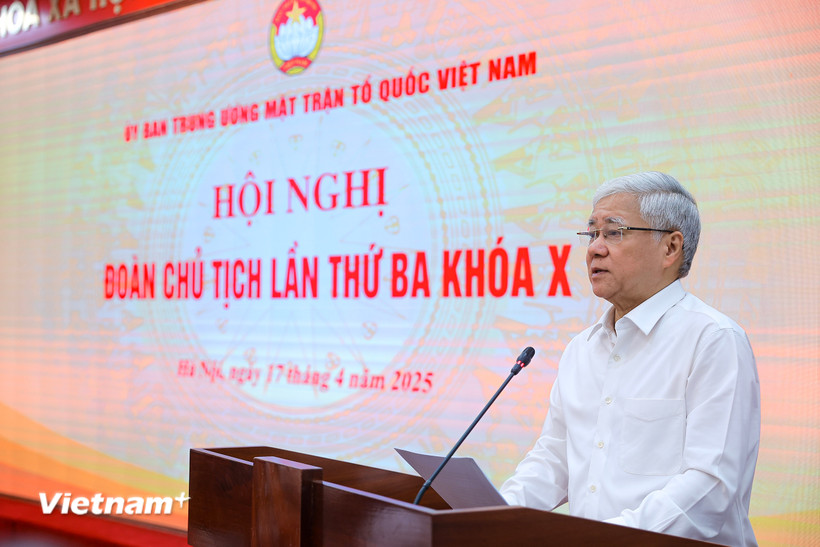 Ông Đỗ Văn Chiến, Ủy viên Bộ Chính trị, Bí thư Trung ương Đảng, Bí thư Đảng ủy Mặt trận Tổ Quốc, các đoàn thể Trung ương, Chủ tịch Ủy ban Trung ương Mặt trận Tổ Quốc Việt Nam phát biểu kết luận Hội nghị. (Ảnh: Hoài Nam/Vietnam+)